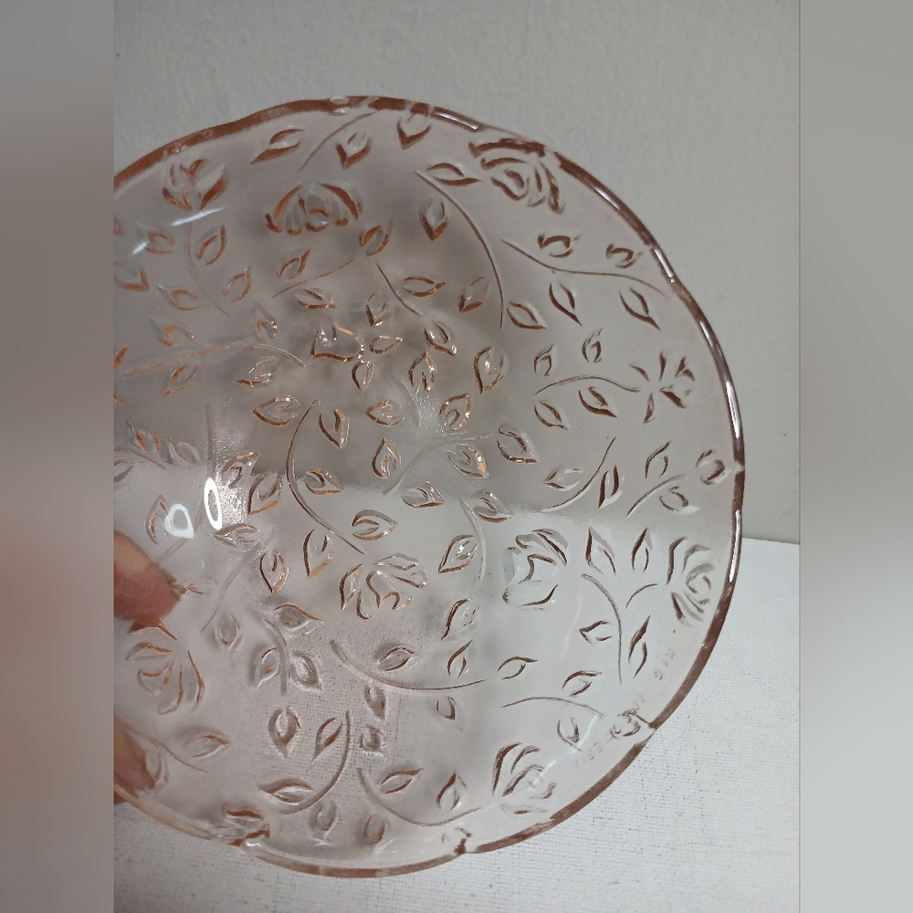 Vintage kig indonesia pink leaf and vine glass berry bowl,